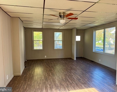 206 Arch Street - Photo Thumbnail 1