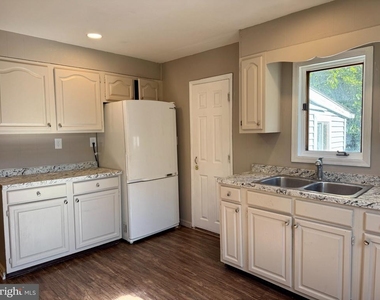 206 Arch Street - Photo Thumbnail 9