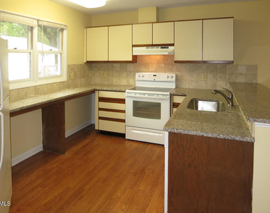 737 Edwards Street - Photo Thumbnail 6