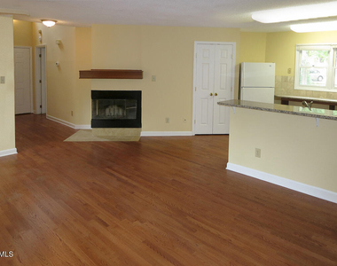737 Edwards Street - Photo Thumbnail 2