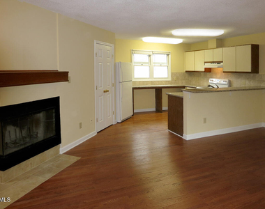 737 Edwards Street - Photo Thumbnail 4