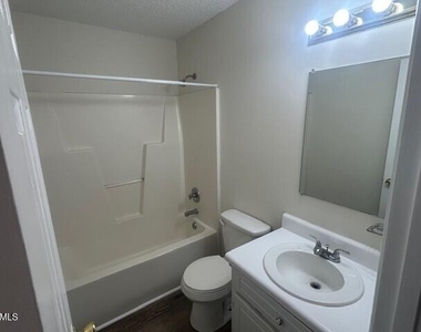 607 W Anderson Street - Photo Thumbnail 8