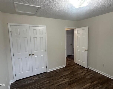 607 W Anderson Street - Photo Thumbnail 10