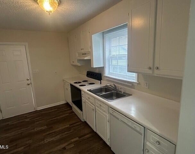 607 W Anderson Street - Photo Thumbnail 3