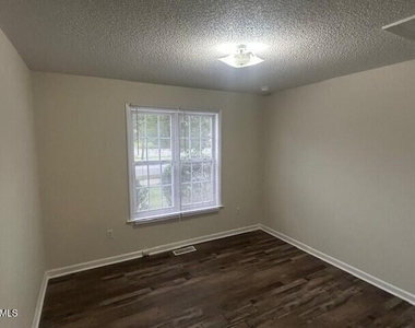 607 W Anderson Street - Photo Thumbnail 9