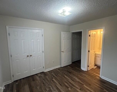 607 W Anderson Street - Photo Thumbnail 7