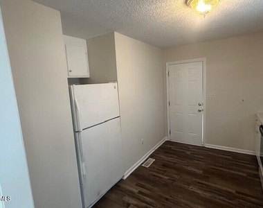 607 W Anderson Street - Photo Thumbnail 4