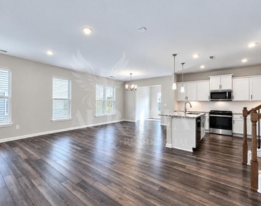 1110 Crater Lake Way - Photo Thumbnail 5