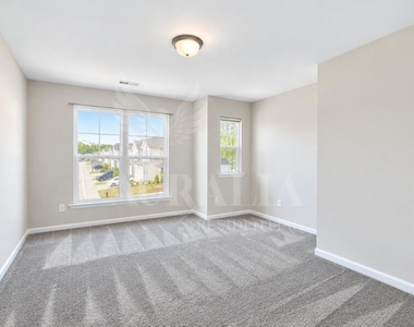 1110 Crater Lake Way - Photo Thumbnail 10