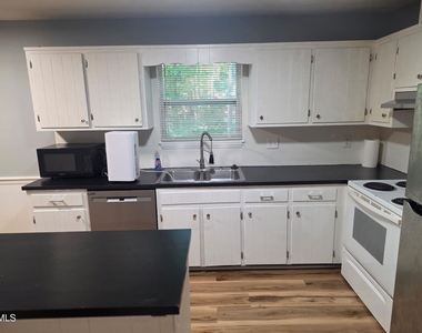 902 W Chatham Street - Photo Thumbnail 2