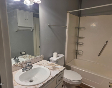 902 W Chatham Street - Photo Thumbnail 8