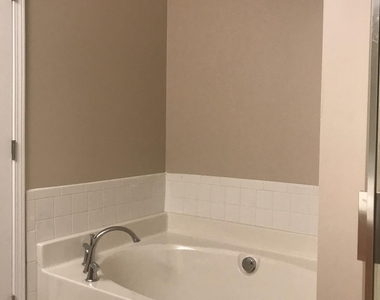 9807 Castain Drive - Photo Thumbnail 17