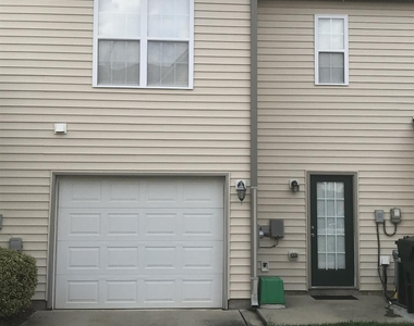 9807 Castain Drive - Photo Thumbnail 4