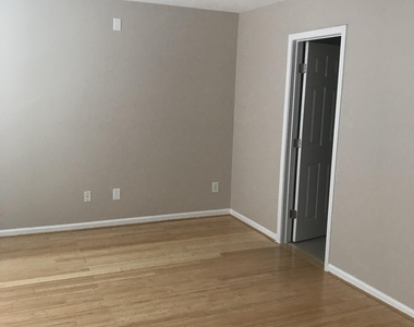 9807 Castain Drive - Photo Thumbnail 11