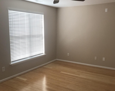 9807 Castain Drive - Photo Thumbnail 13
