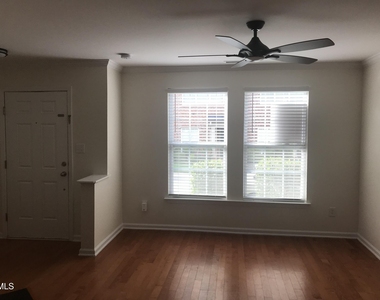 9807 Castain Drive - Photo Thumbnail 6