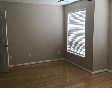 9807 Castain Drive - Photo Thumbnail 12