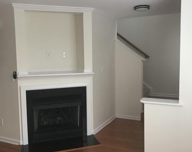 9807 Castain Drive - Photo Thumbnail 2