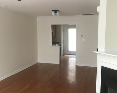 9807 Castain Drive - Photo Thumbnail 7