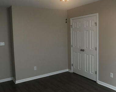 9807 Castain Drive - Photo Thumbnail 18