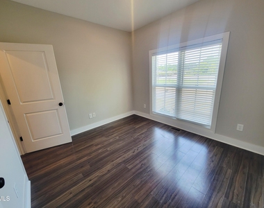 1433 Garner Road - Photo Thumbnail 40