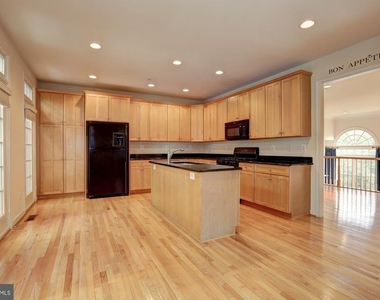 311 Oak Knoll Terrace - Photo Thumbnail 11