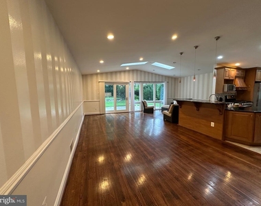 9203 Cedarcrest Drive - Photo Thumbnail 13