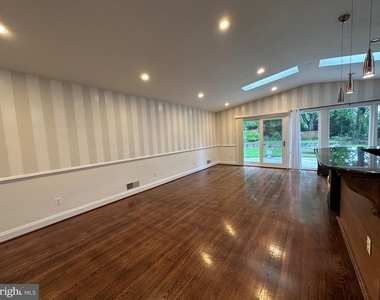 9203 Cedarcrest Drive - Photo Thumbnail 14