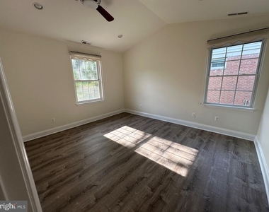 9203 Cedarcrest Drive - Photo Thumbnail 31