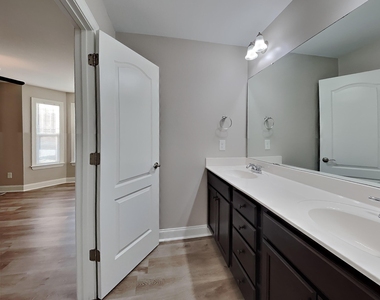 282 Oxfordshire Drive - Photo Thumbnail 7