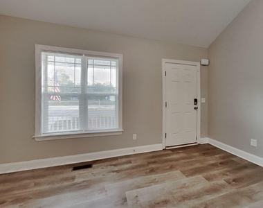 282 Oxfordshire Drive - Photo Thumbnail 2