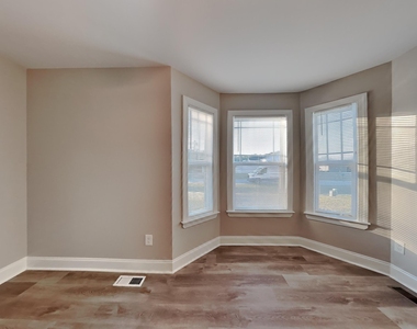 282 Oxfordshire Drive - Photo Thumbnail 6