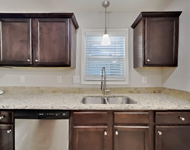 139 Parkers Pointe Drive - Photo Thumbnail 5