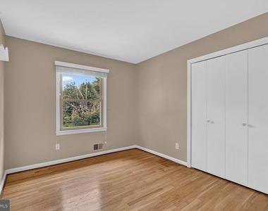 822 Loxford Terrace - Photo Thumbnail 16
