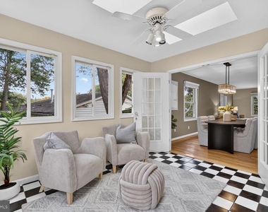 822 Loxford Terrace - Photo Thumbnail 8