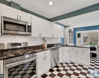 822 Loxford Terrace - Photo Thumbnail 10