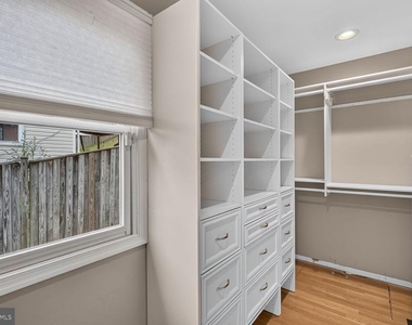 822 Loxford Terrace - Photo Thumbnail 17