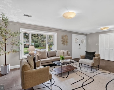 822 Loxford Terrace - Photo Thumbnail 1
