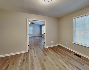 3012 Brittany Drive - Photo Thumbnail 4