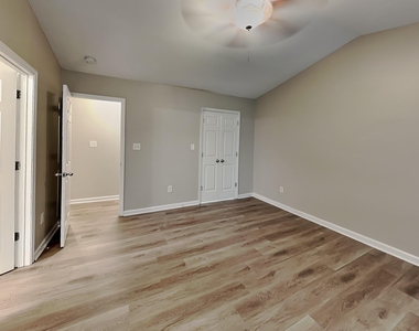 3012 Brittany Drive - Photo Thumbnail 7