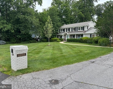 15117 Rosecroft Road - Photo Thumbnail 3