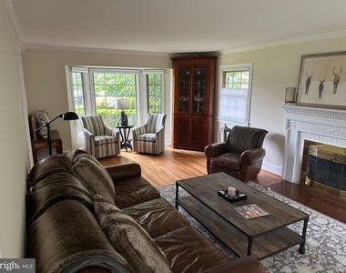 15117 Rosecroft Road - Photo Thumbnail 5