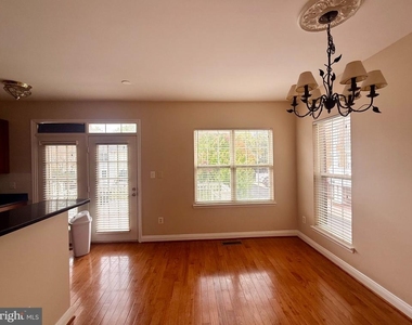205 Garden View Way - Photo Thumbnail 9