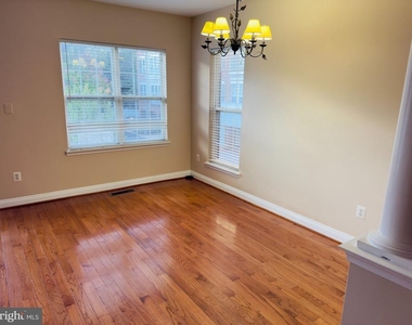 205 Garden View Way - Photo Thumbnail 10