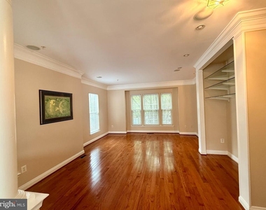 205 Garden View Way - Photo Thumbnail 4