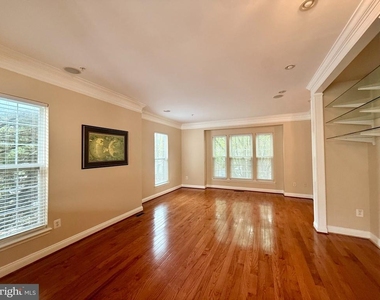 205 Garden View Way - Photo Thumbnail 14