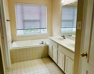 205 Garden View Way - Photo Thumbnail 25
