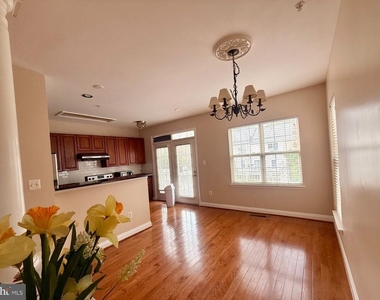 205 Garden View Way - Photo Thumbnail 7