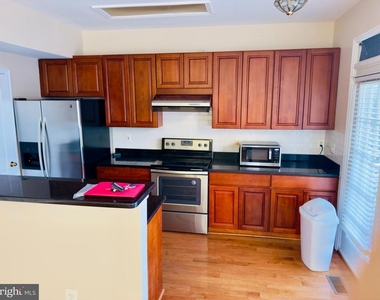 205 Garden View Way - Photo Thumbnail 8