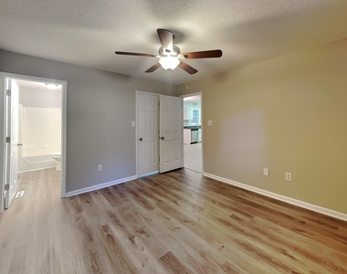 3008 Brittany Drive - Photo Thumbnail 7